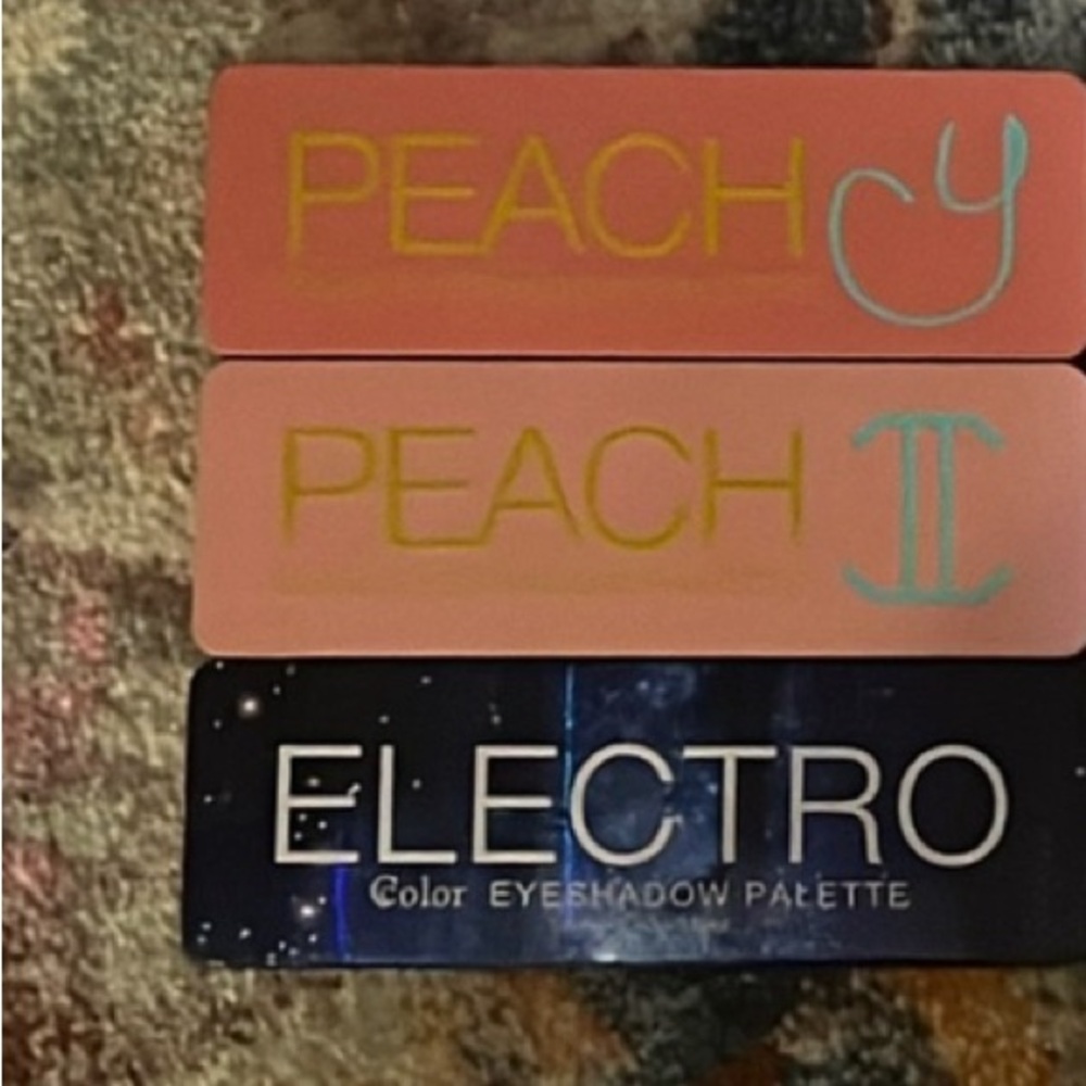 Pristine condition! 3 eye shadow pallets basically brand new!!